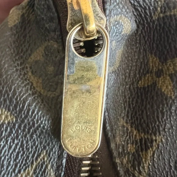 Louis Vuitton Totally MM Tote Bag - Picture 12 of 16